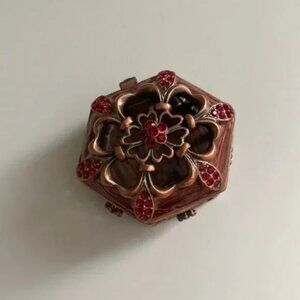 Vintage Trinket Box, Jewelry Dish, Ring Holder with Flower/Daisy Design - NWT